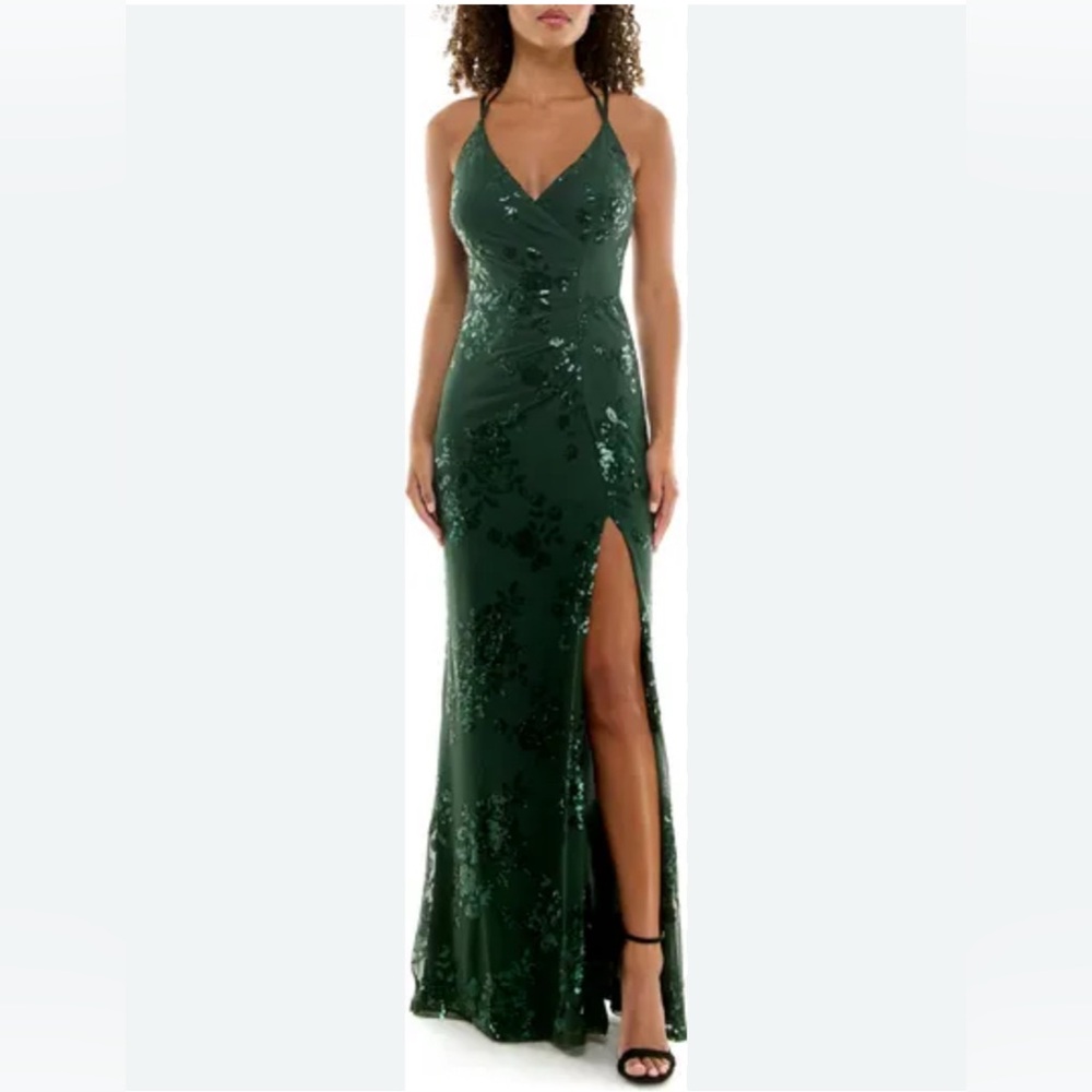 Elegant Green Evening Gown
